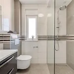 Modern 4* Luxury In Center Daire