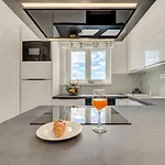 Modern 4* Luxury In Center *