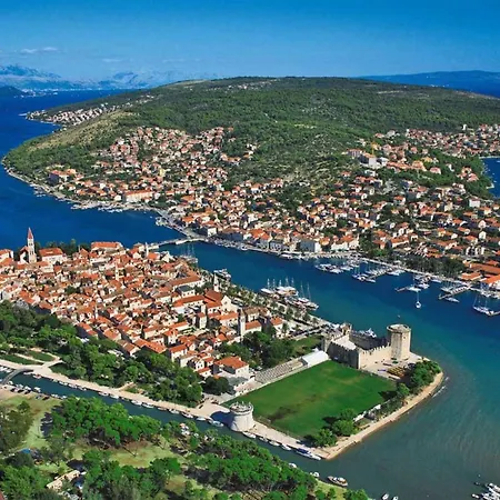 Modern 4* Luxury In Center Daire