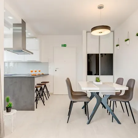 Modern 4* Luxury In Center Apartamento Trogir