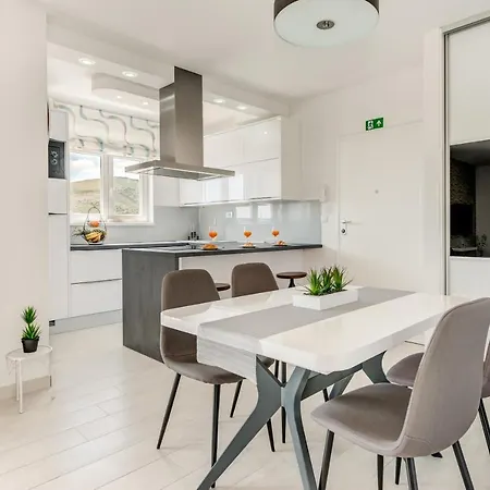 Modern 4* Luxury In Center טרוגיר